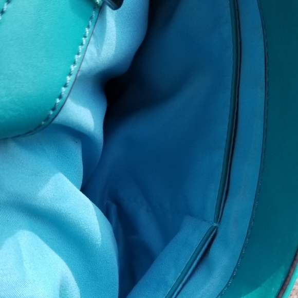 Blue/Green Purse with chain strap - Picture 4 of 9